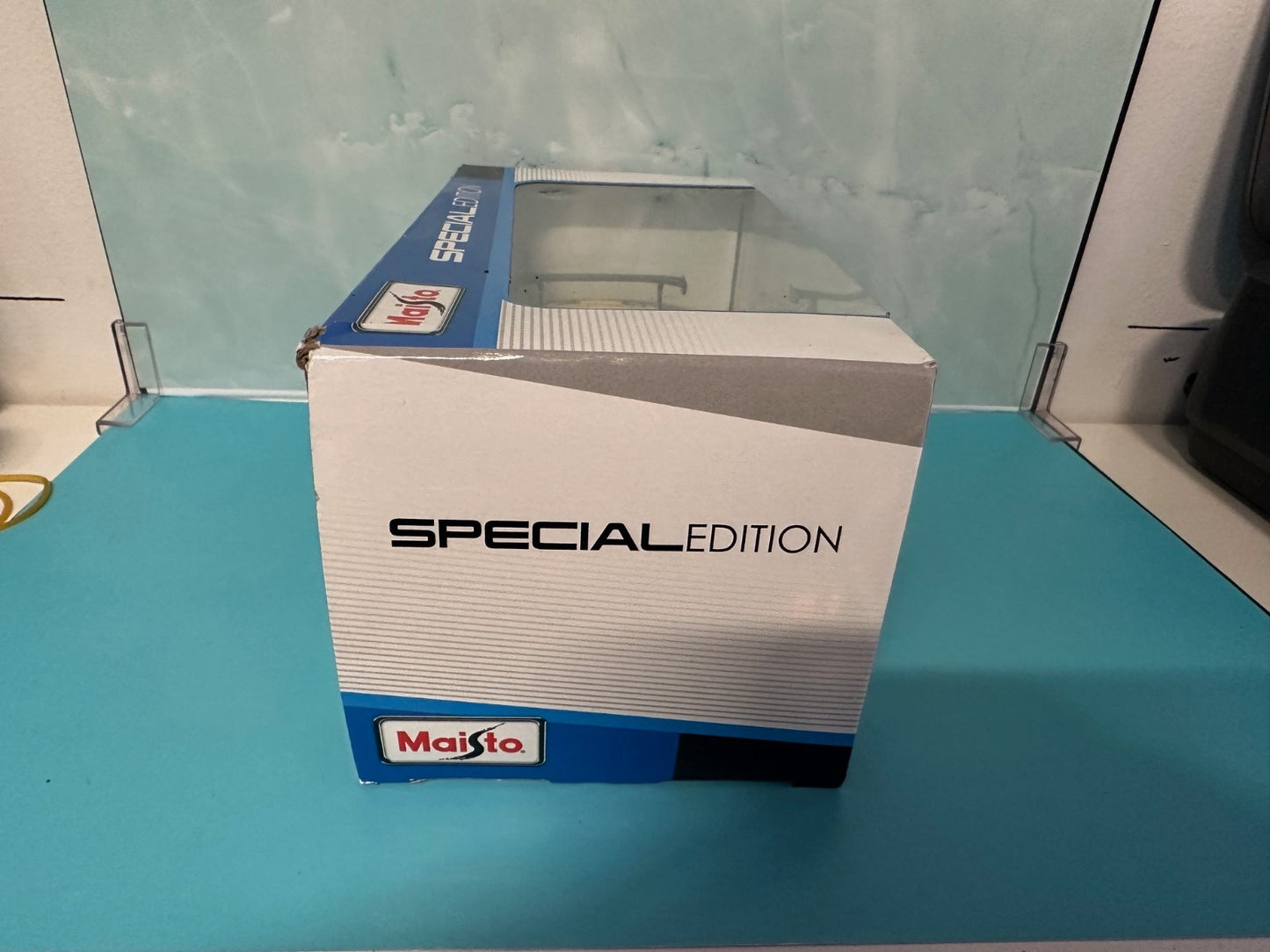 Maisto Special Edition Porsche 911 GT2 RS 1:24 Scale Diecast Model