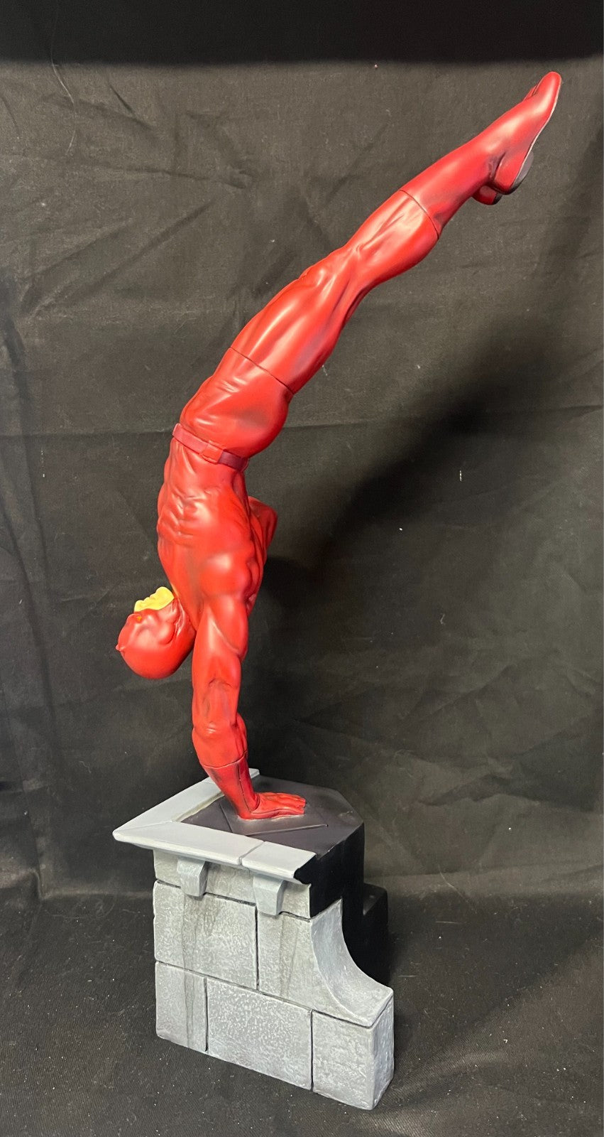 Hard Hero DAREDEVIL Red Costume Statue  348/1000 dare devil