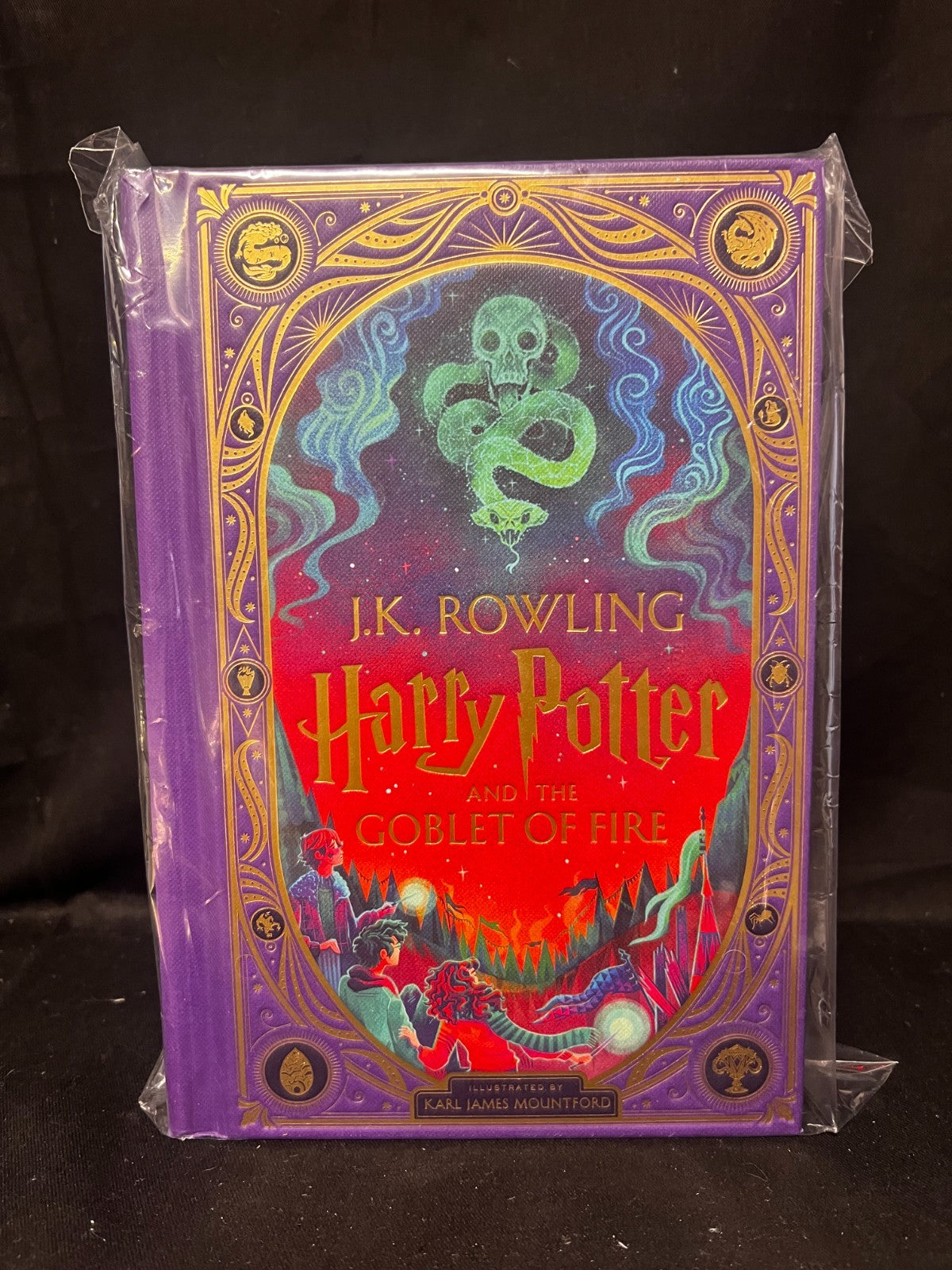 Harry Potter and the Goblet of Fire: A sumptuously illustrated gift