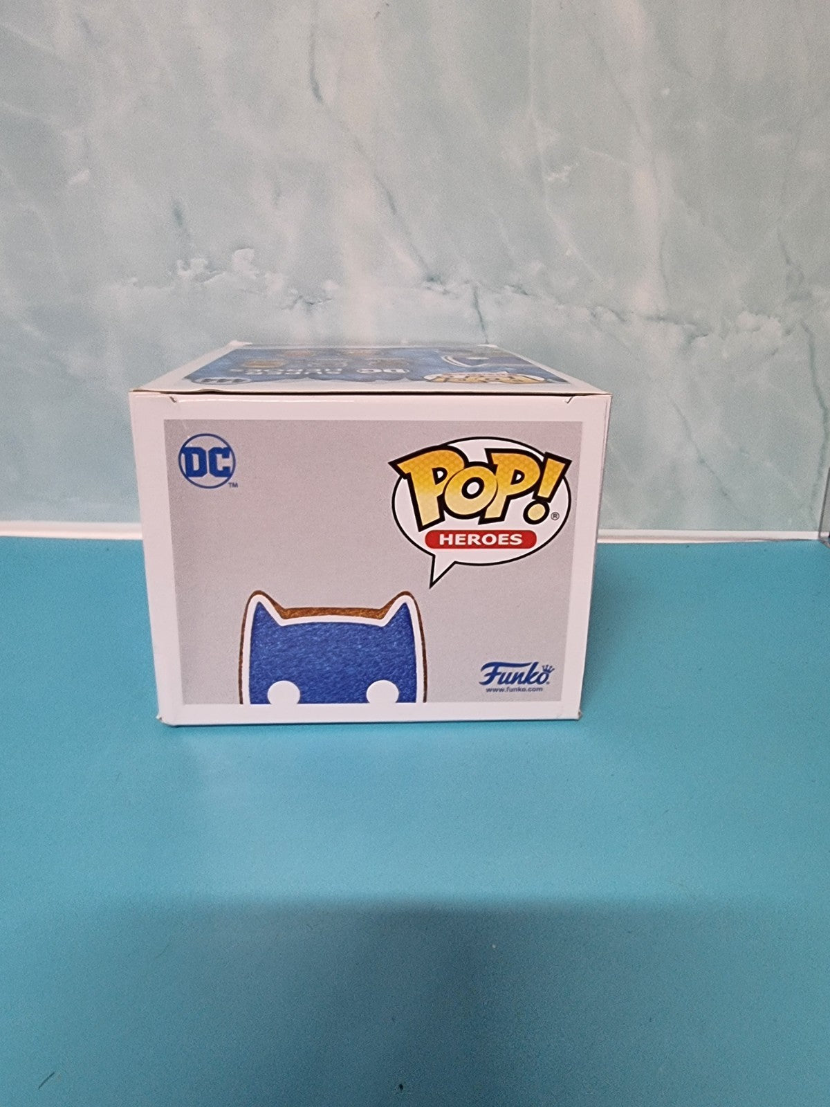 Funko Pop! DC Gingerbread Batman #444 Diamond Glitter Special Edition