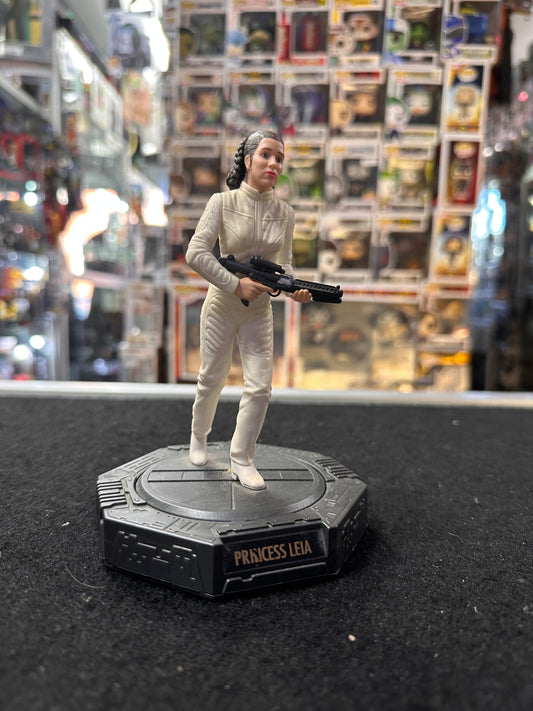 STAR WARS 1998 HASBRO PRINCESS LEIA FIGURE