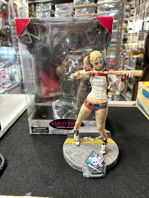 HARLEY QUINN FINDERS KEYERS FIGURE