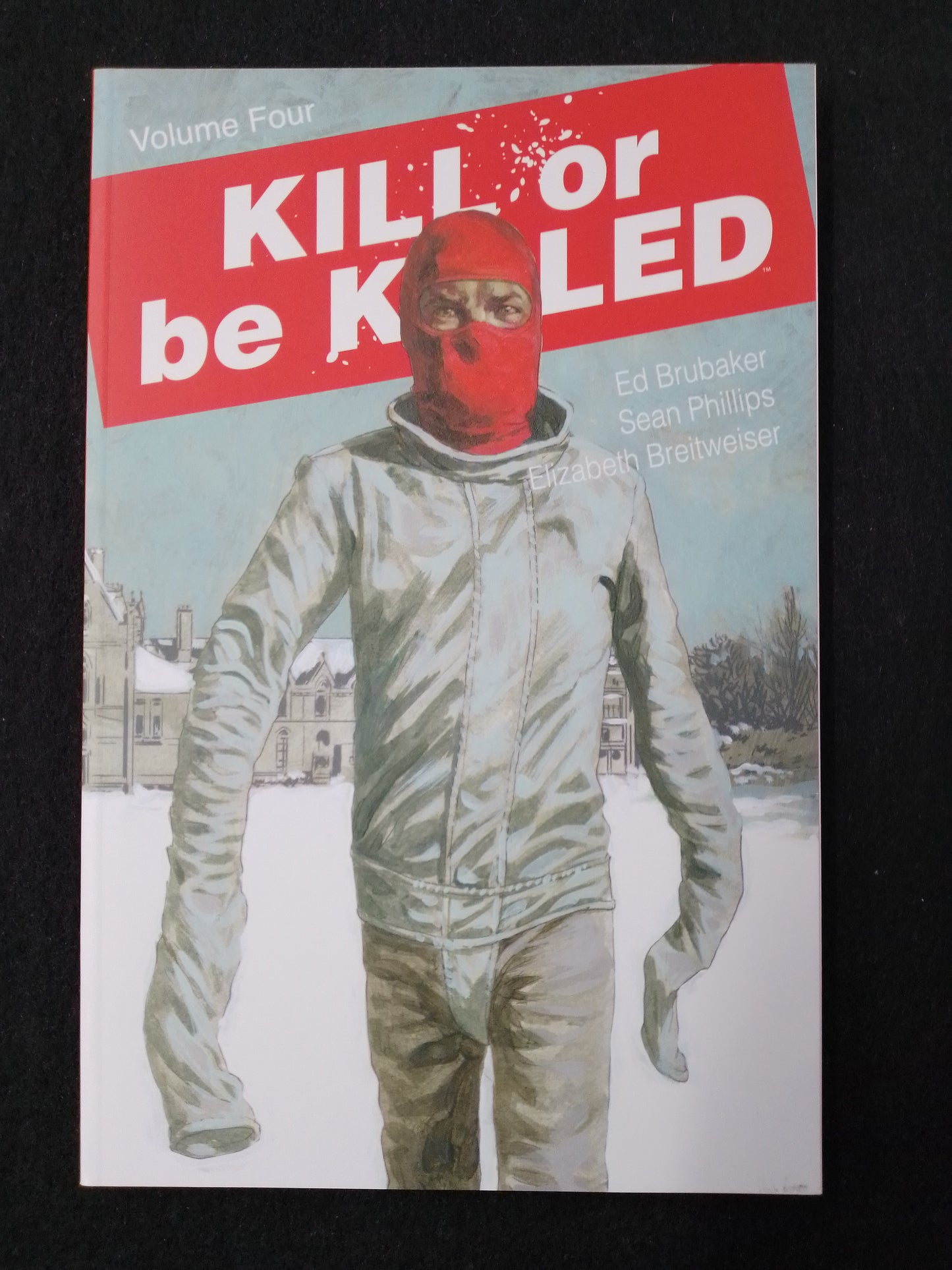Kill or be Killed Volume 4 by Ed Brubaker (English) Paperback Book - N06447