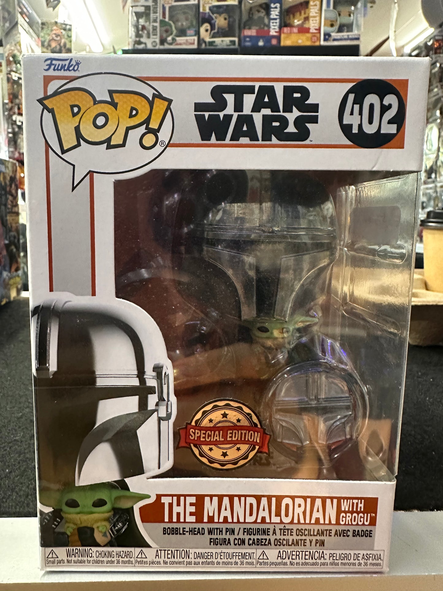 FUNKO POP STAR WARS THE MANDALORIAN WIITH GROGU #402