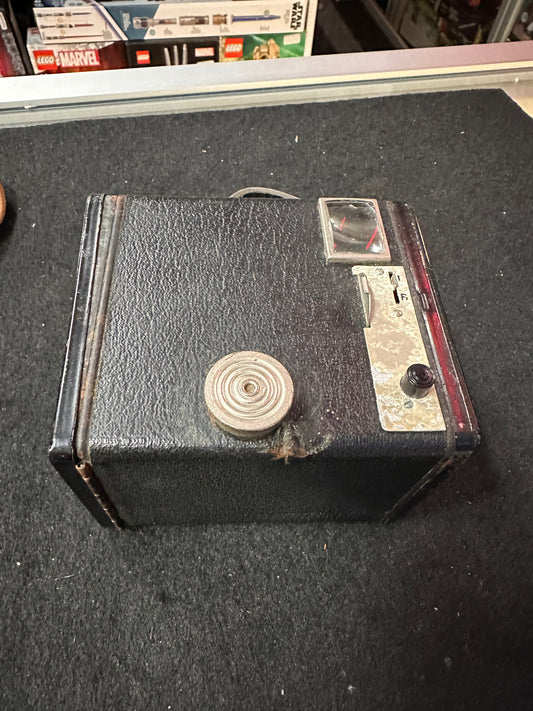 VINTAGE KODAK BROWNIE BOX CAMERA WITH CASE