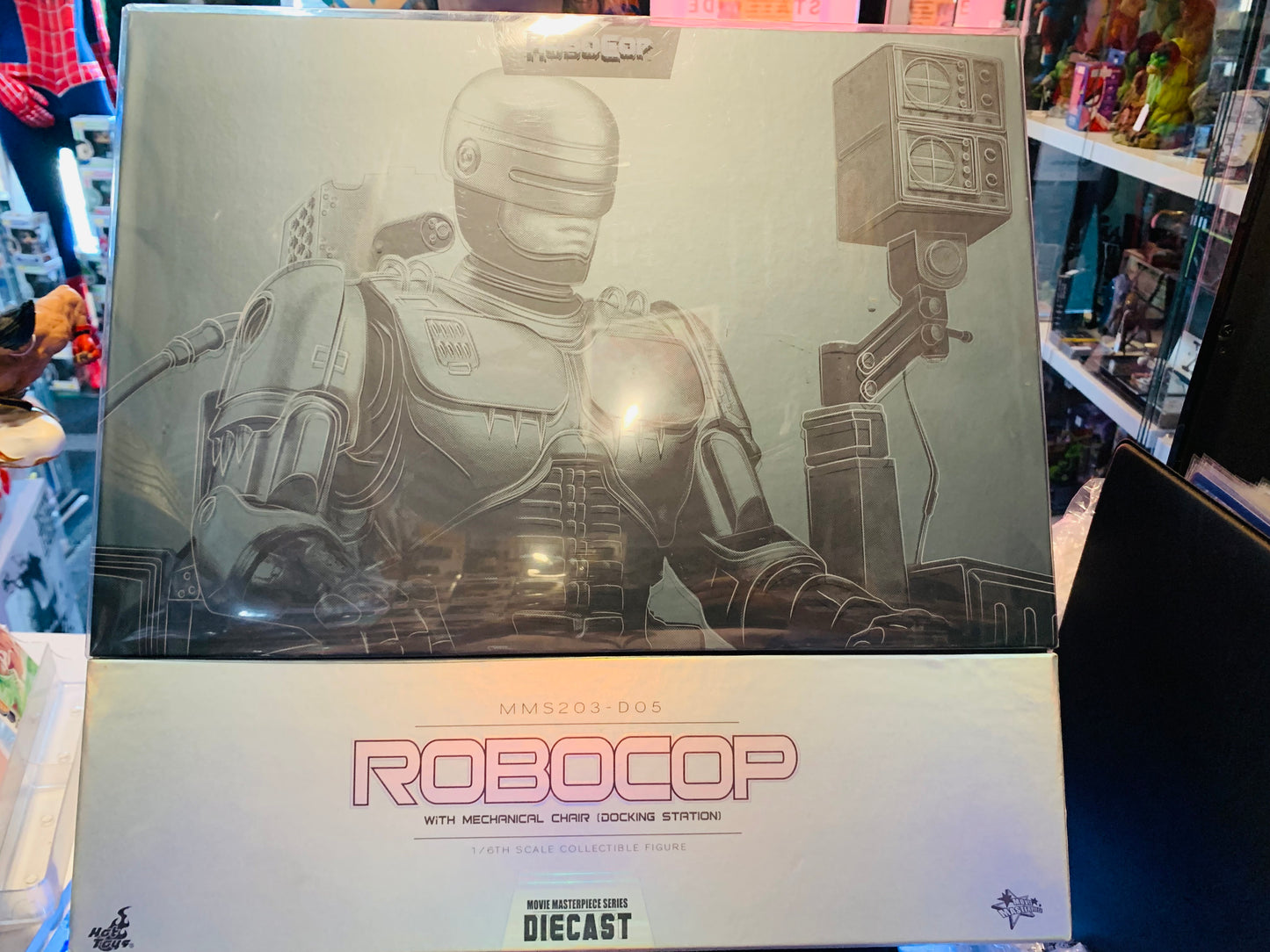 Hot Toys Movie Masterpiece DIECAST Robocop with Docking Station 1/6 Figure