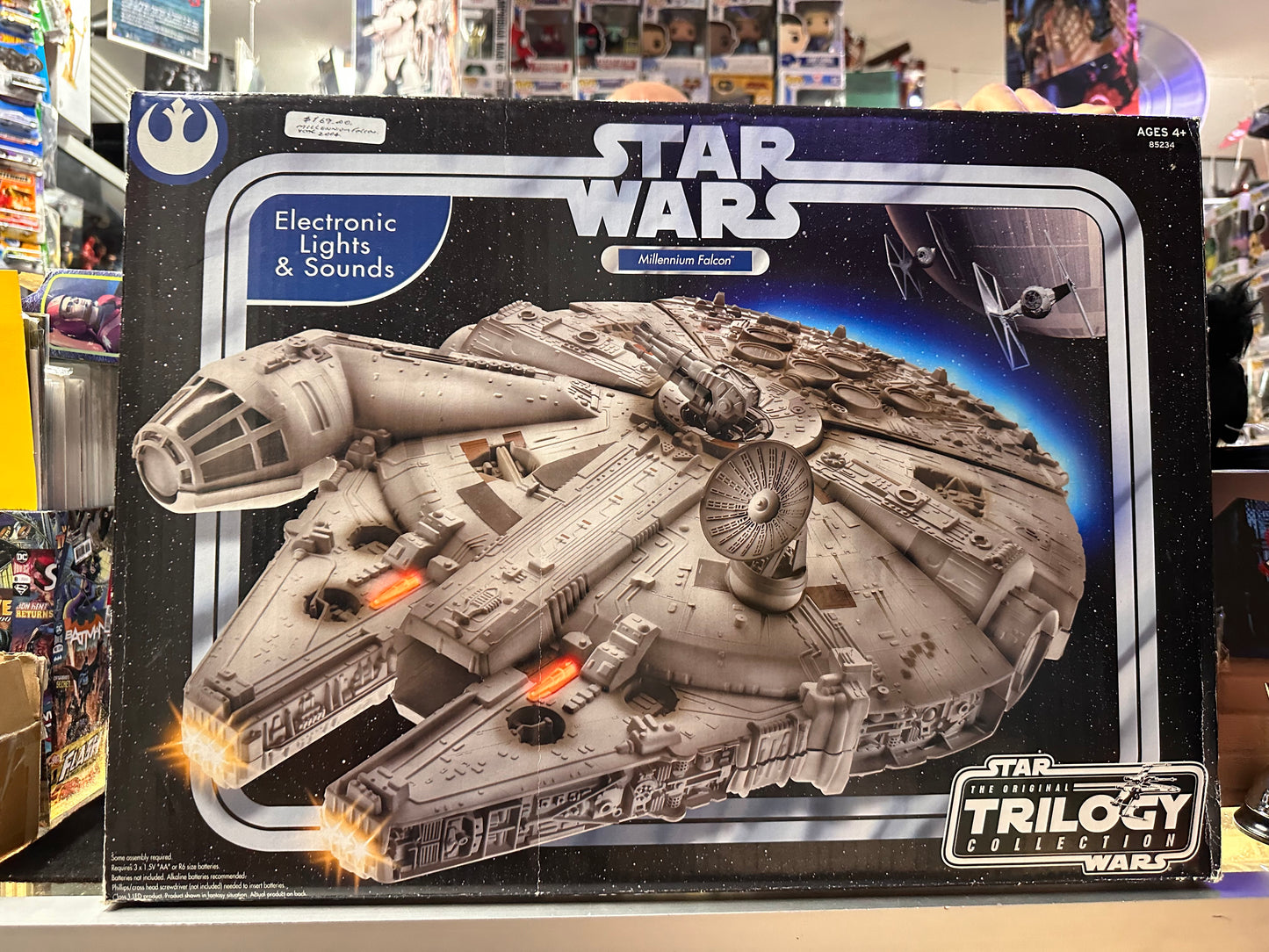 STAR WARS 2004 THE ORIGINAL COLLECTION  MILLENNIUM FALCON ELECTRONIC LIGHTS & SOUNDS