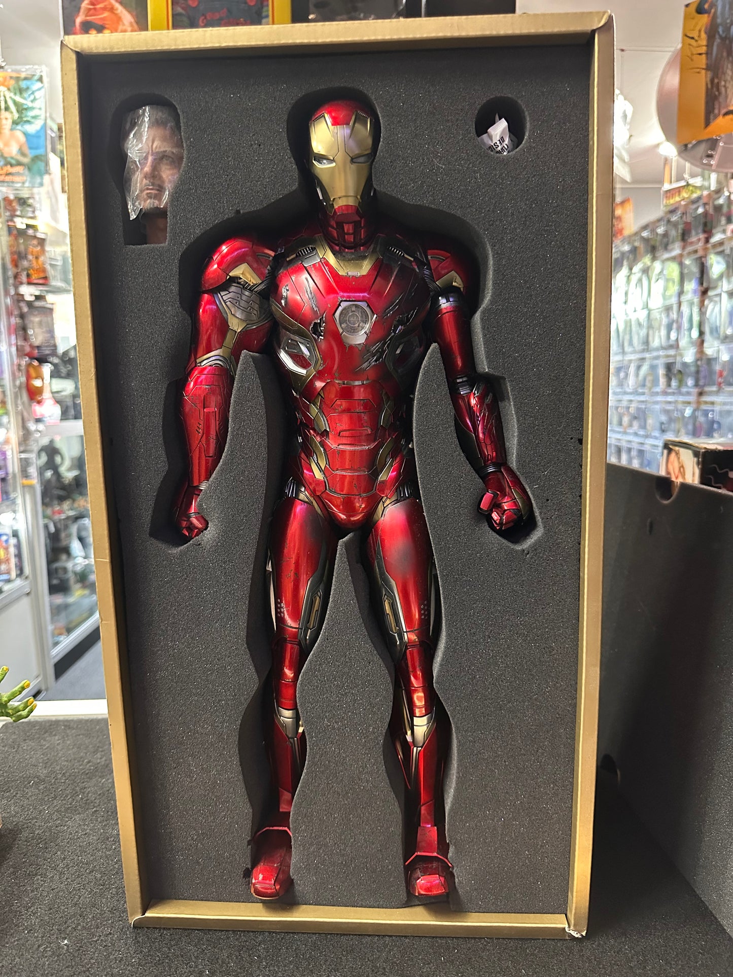 HOT TOYS IRON MAN MARVEL AVENGERS MARK XL111