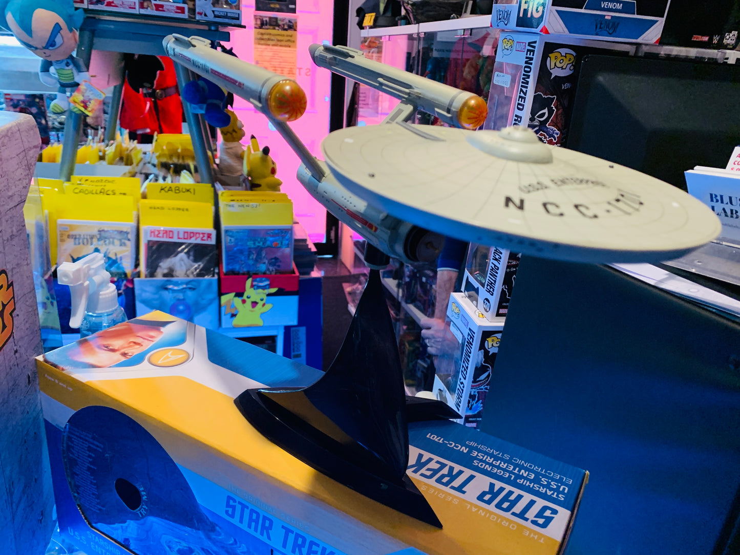 STAR TREK THE ORIGNAL SERIES STARSHIP LEGENDS U.S.S. ENTERPRISE NCC-1701 ELECTRONIC STARSHIP