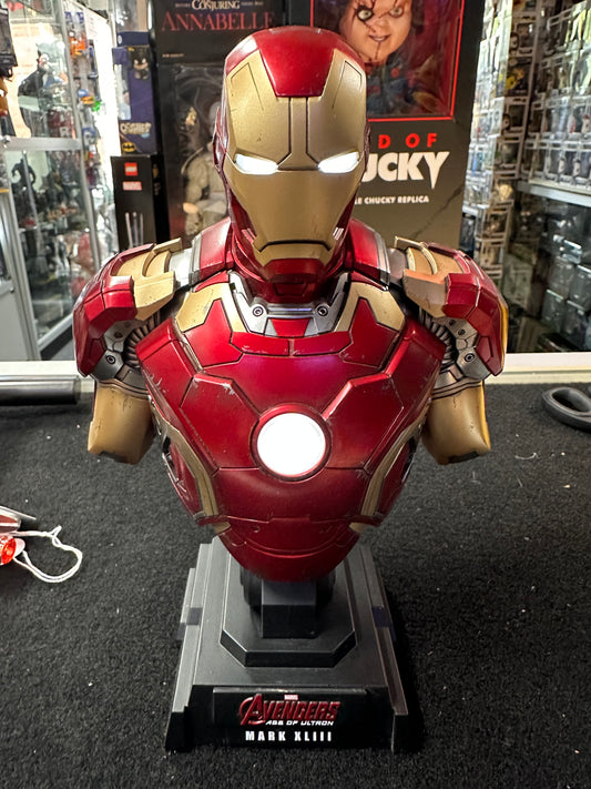 AVENGERS AGE OF ULTRON MARK XL111 IRON MAN LIGHT UP BUST