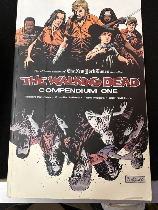 THE WALKING DEAD COMPENDIUM ONE