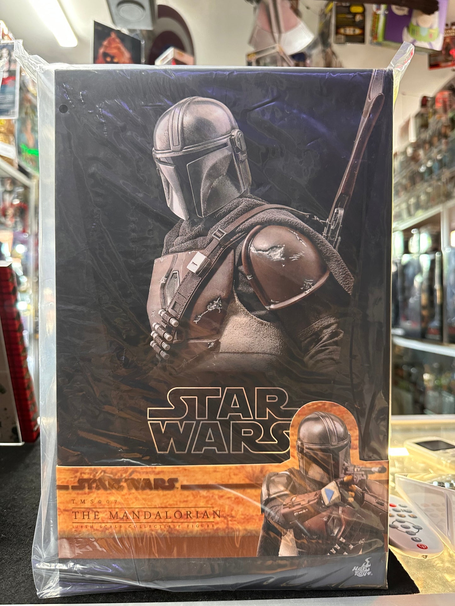 HOT TOYS STAR WARS THE MANDALORIAN 1/6 SCALE FIGURE