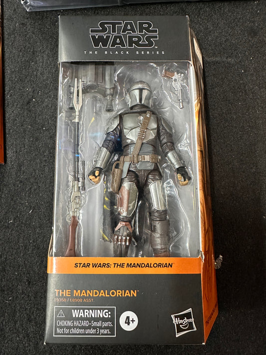 STAR WARS THE BLACK SERIES (THE MANDALORIAN) FIGURE