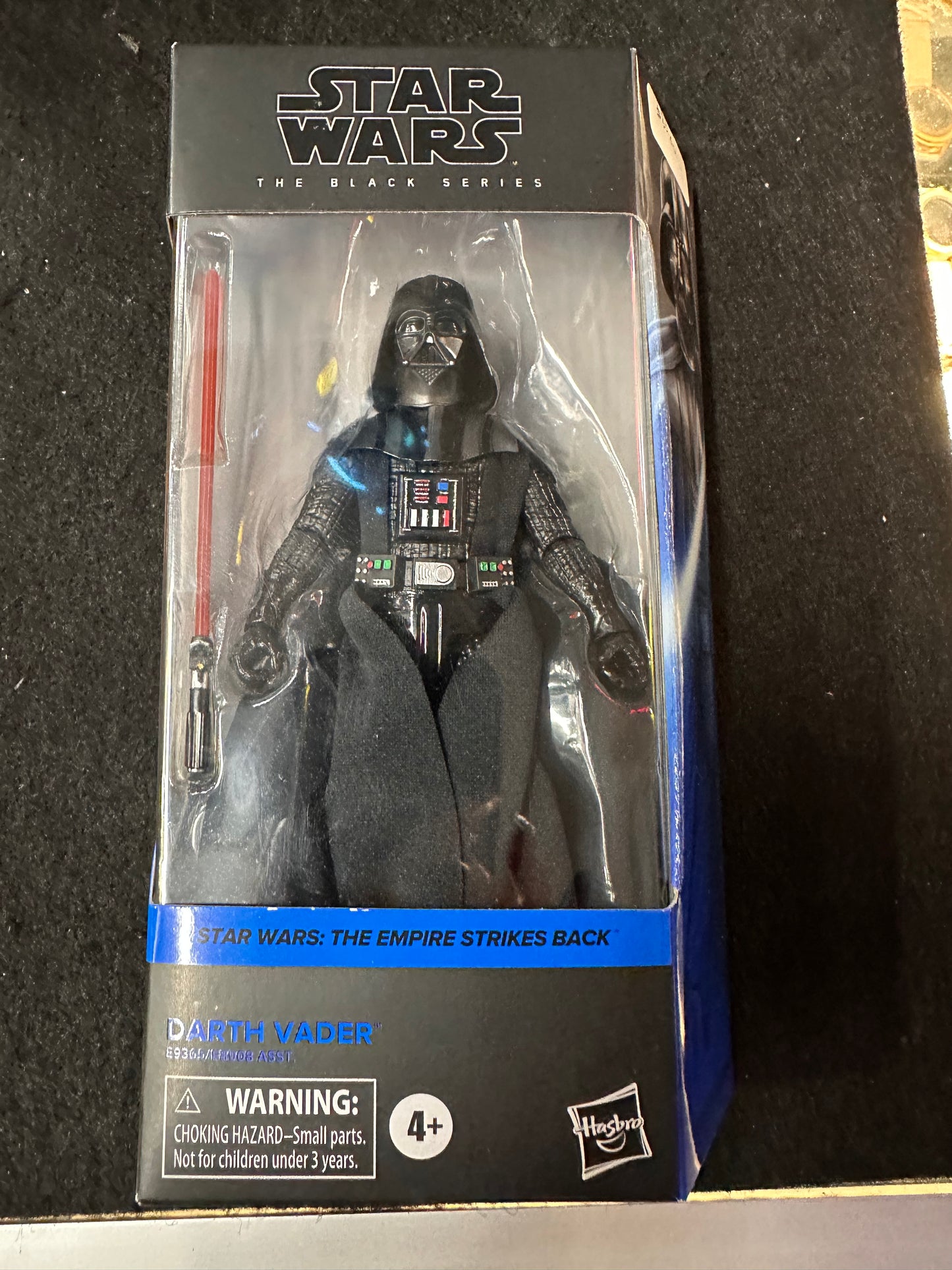 STAR WARS THE BLACK SERIES DARTH VADER FIGURE