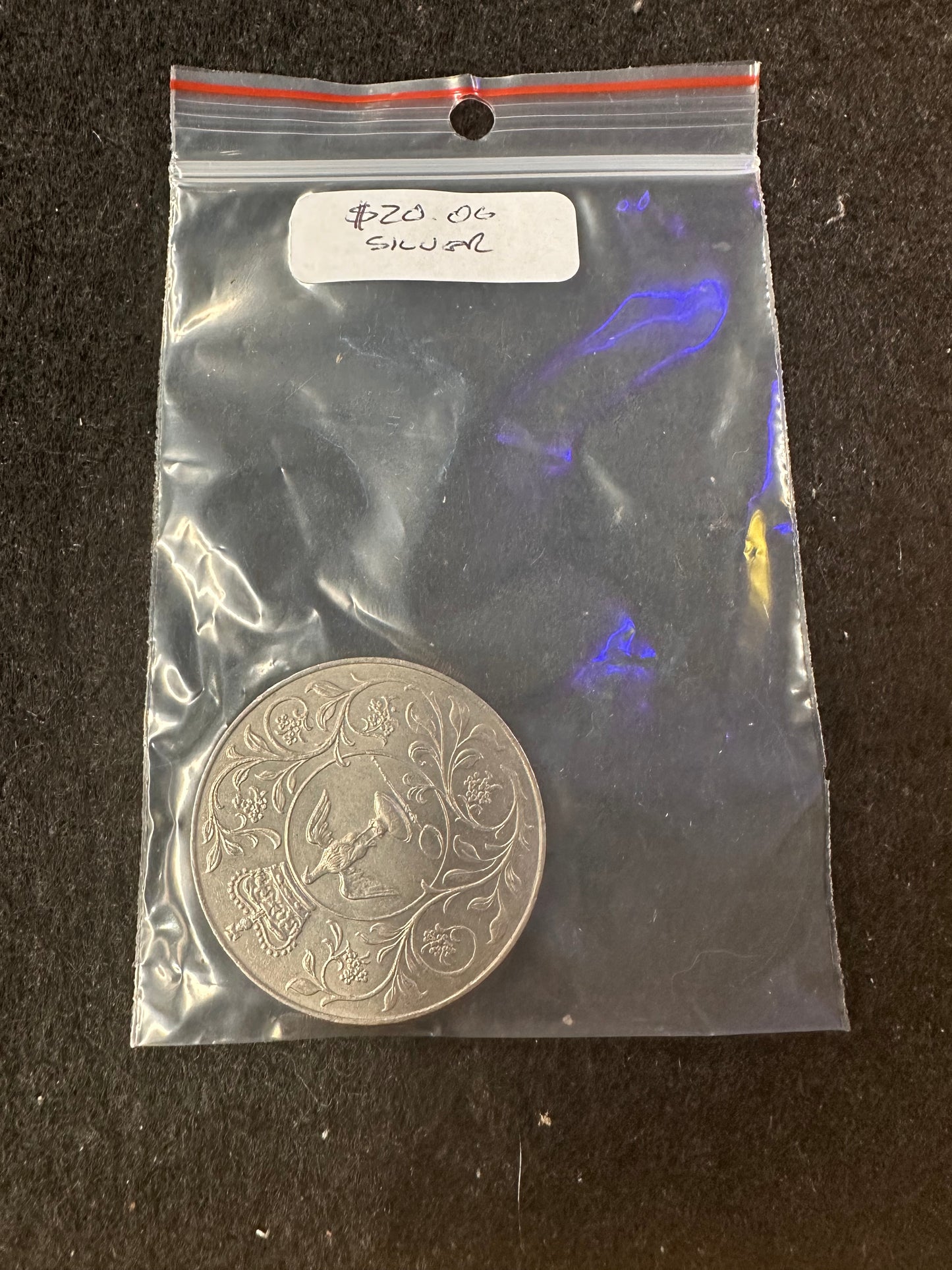 QUEEN ELIZABETH II SILVER JUBILEE 1977 COMMEMORATIVE COIN