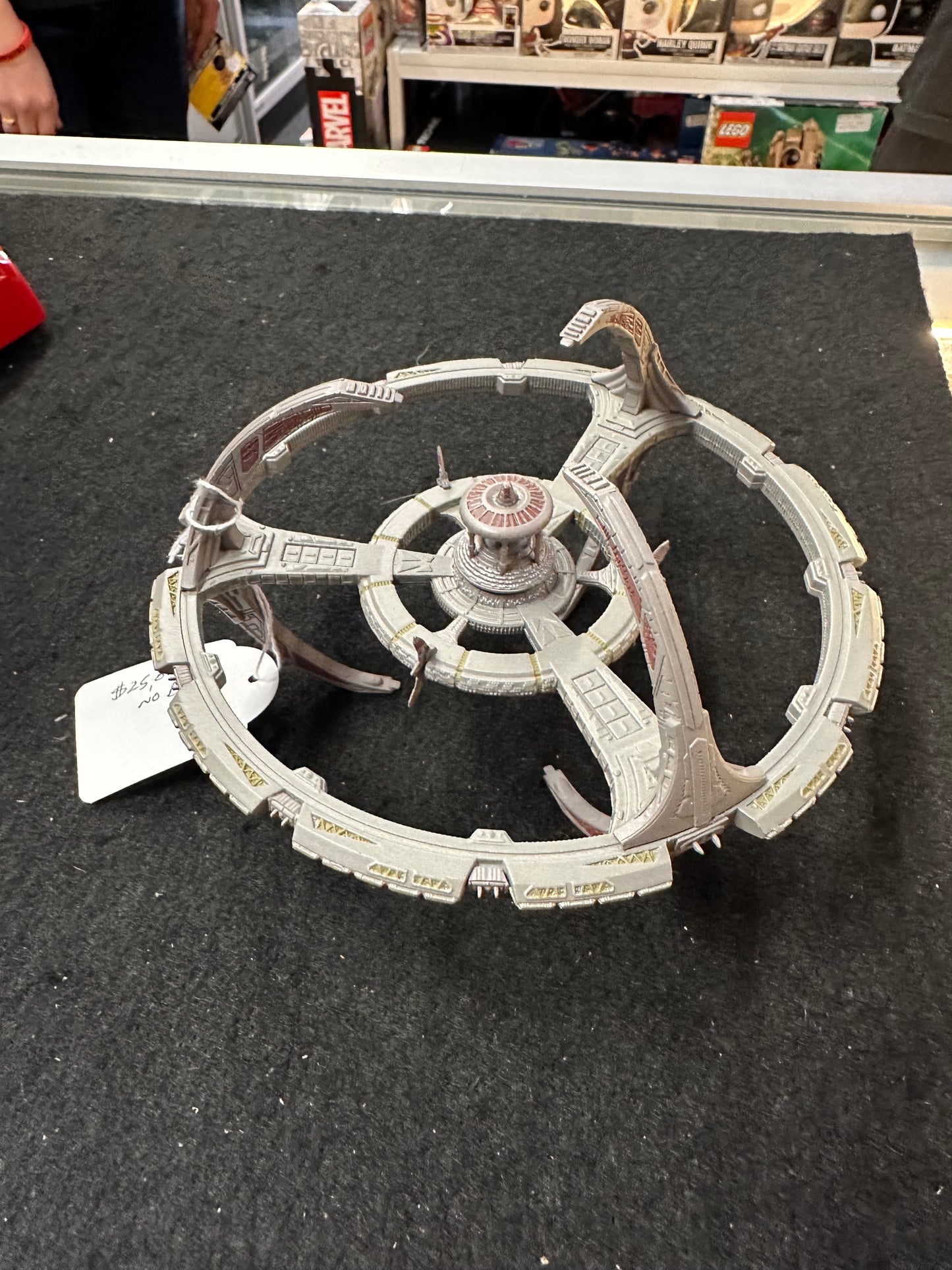 STAR TREK DEEP SPACE NINE FIGURE