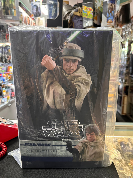 HOT TOYS STAR WARS LUKE SKYWALKER 1/6 SCALE FIGURE