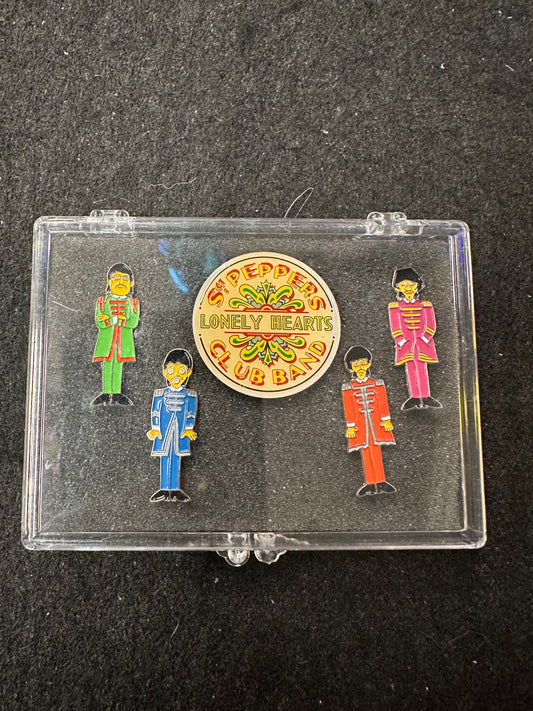 THE BEATLES SET OF PINS ST PEPPERS LONLEY HEARTS CLUB BAND