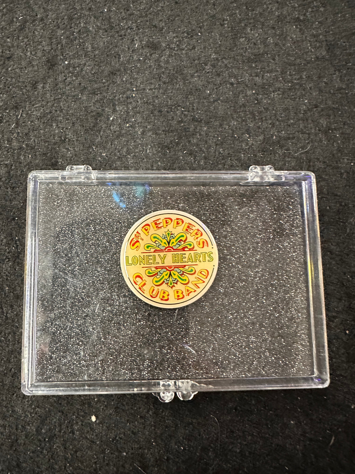 THE BEATLES PIN ST PEPPERS LONLEY HEARTS CLUB BAND