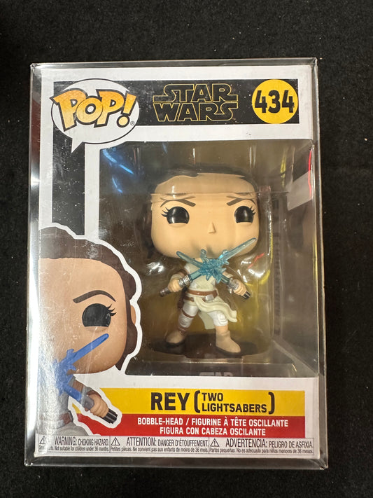 FUNKO POP STAR WARS REY ( WITH TWO LIGHT SABER) #434