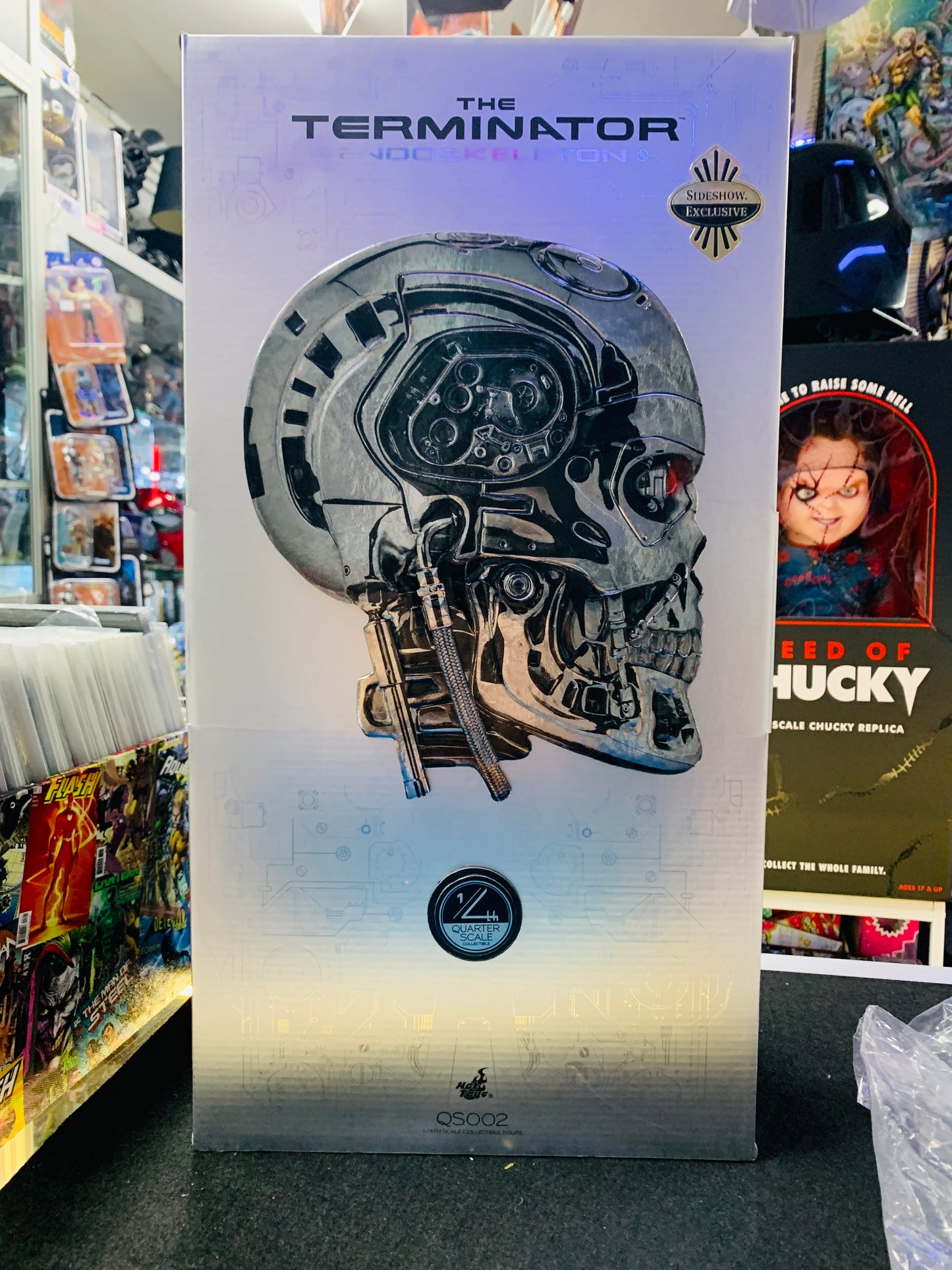 Terminator Endo skeleton hot toys sideshow have a few items to need repair subject to photos pick up only but still a masterpiece