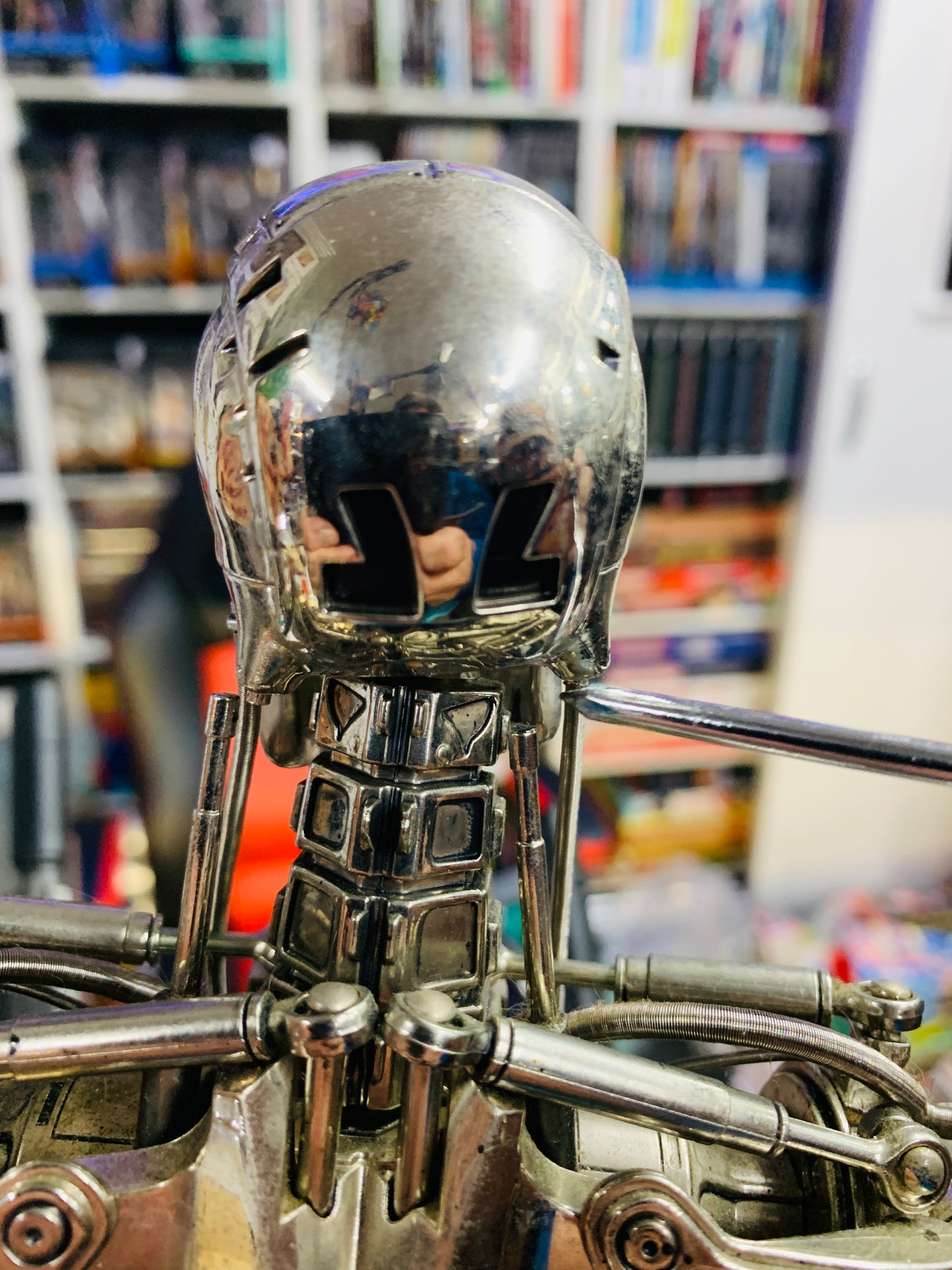 Terminator Endo skeleton hot toys sideshow have a few items to need repair subject to photos pick up only but still a masterpiece