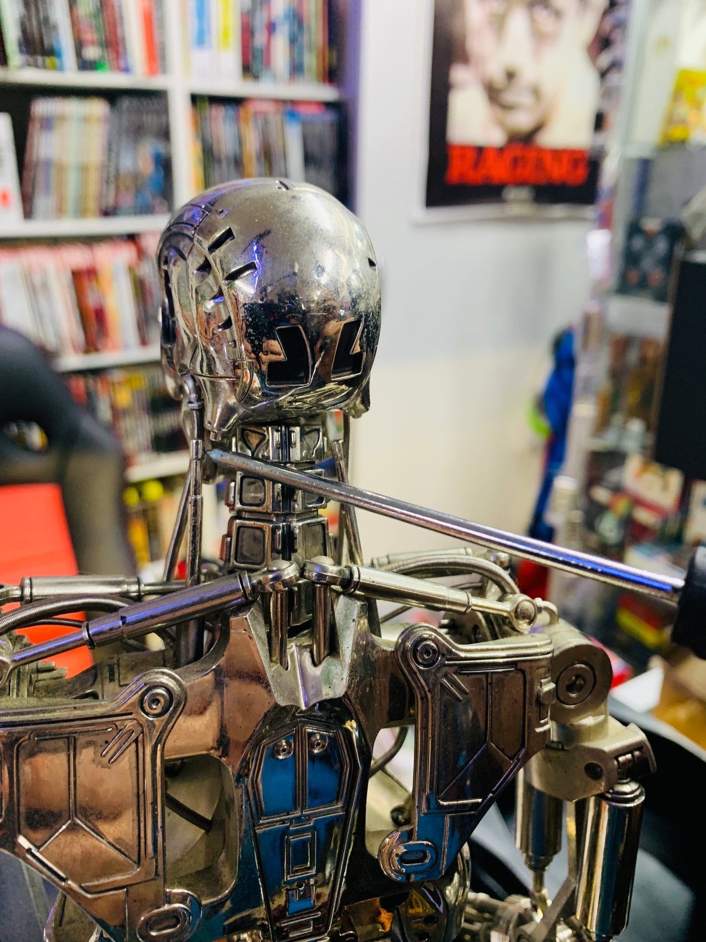 Terminator Endo skeleton hot toys sideshow have a few items to need repair subject to photos pick up only but still a masterpiece