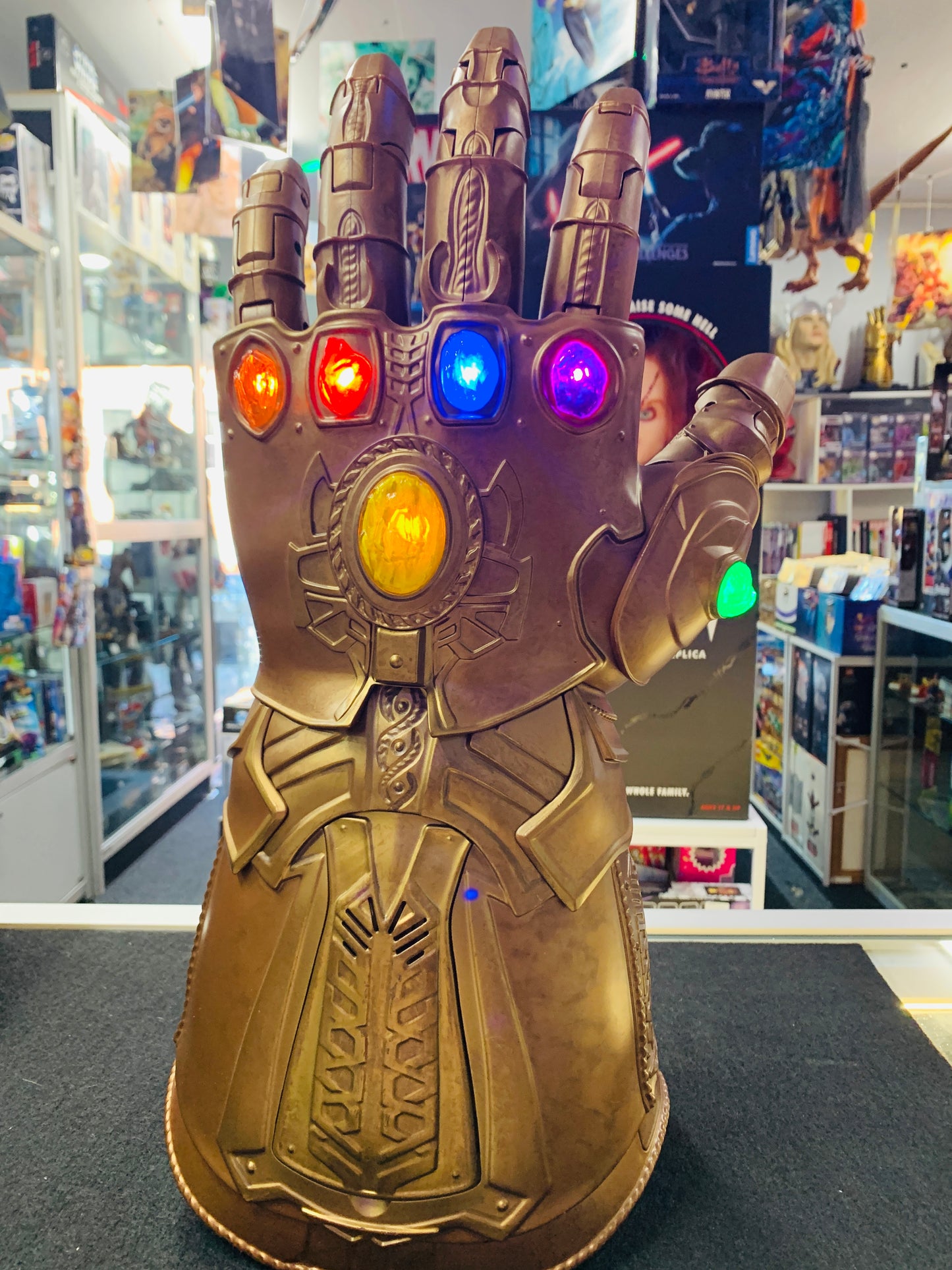 Avengers infinity gauntlet glove fingers move makes sounds and lights up