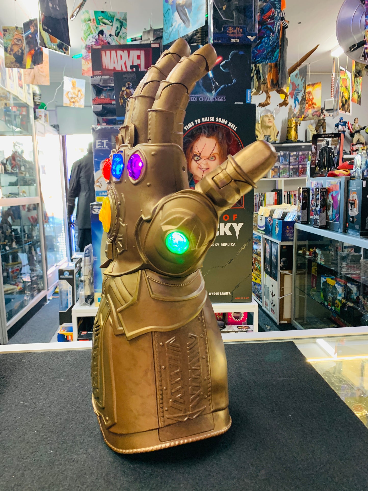 Avengers infinity gauntlet glove fingers move makes sounds and lights up