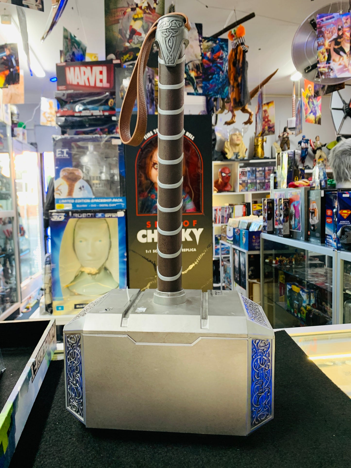 Thor hammer no box works perfect sounds and lights up