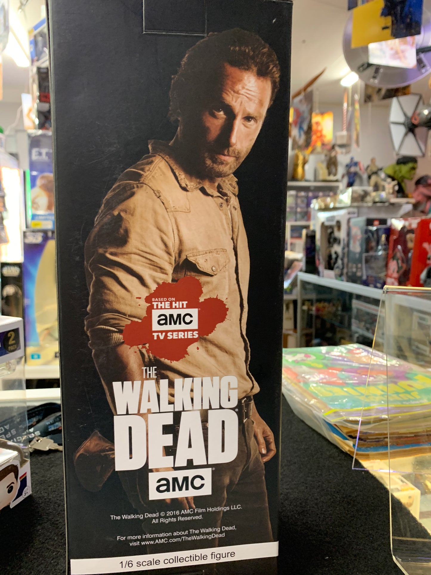 The walking dead amc 1/6 scale collectible figure