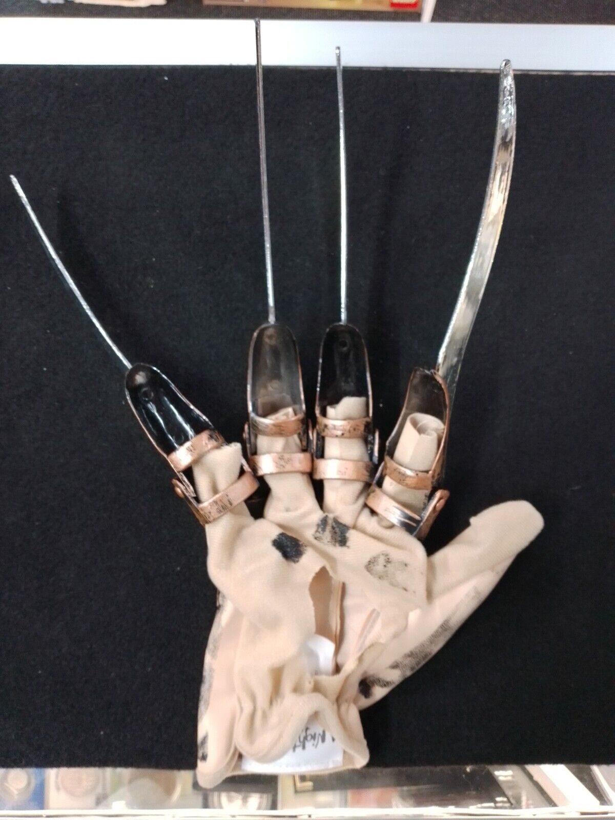 A Nightmare On Elm St Freddy Krueger Glove N05940 Captain Comics a-nightmare-on-elm-st-freddy-krueger-glove-n05940-captain-comics