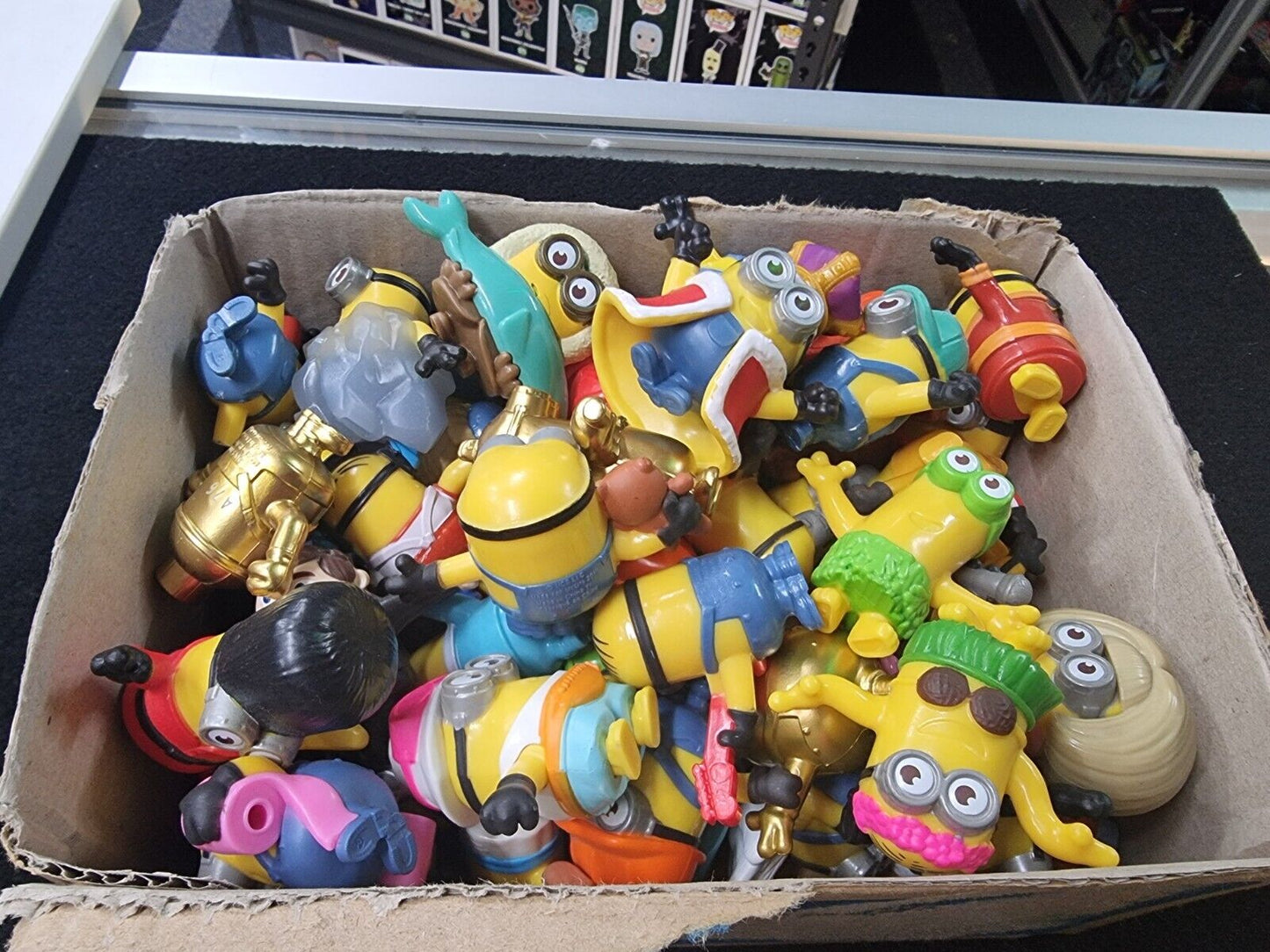 LOT OF TOY MINON FIGURES