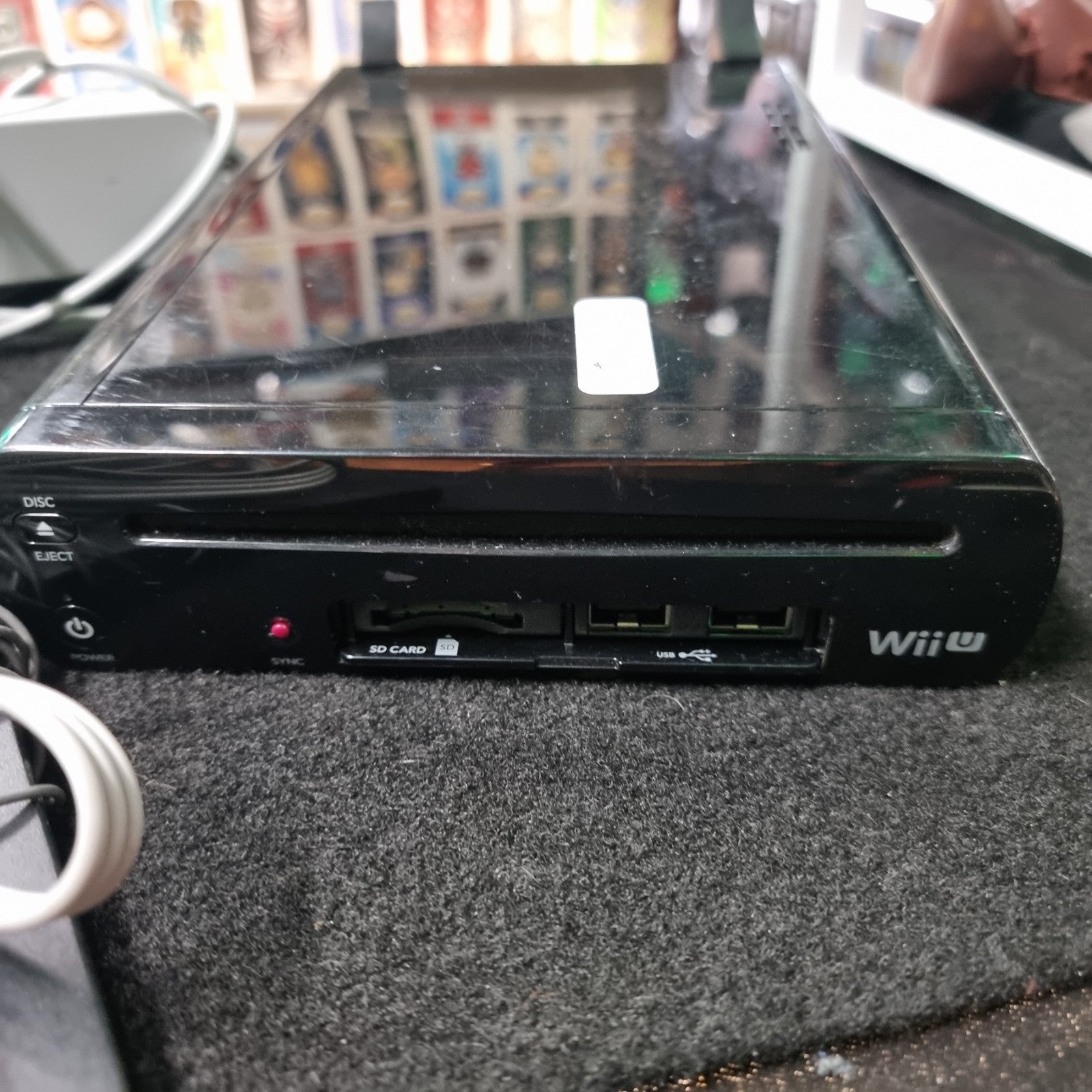 Nintendo Wii U Console + Remote WUP-101