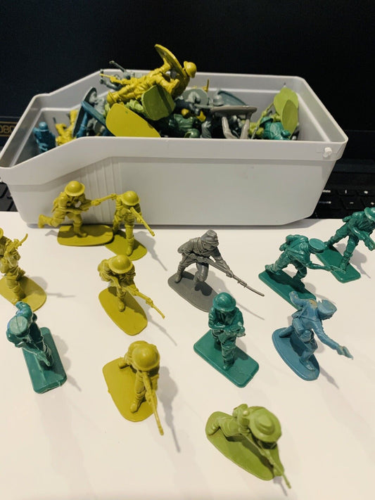Military Toy soldiers Large Container , Generate Heaps Of Fun
