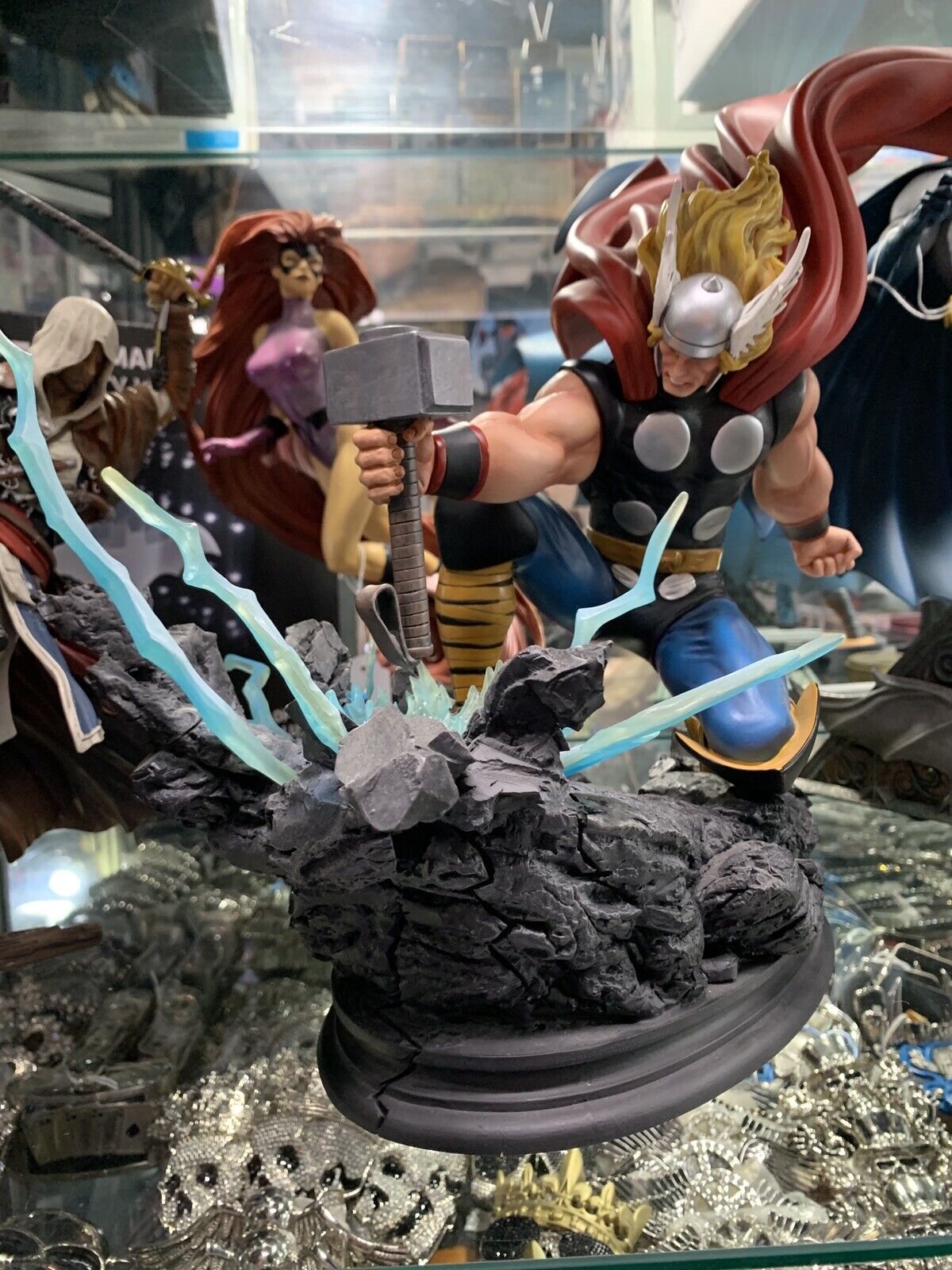 The Mighty Thor Strike Down Statue 1098/1500 Rare - N05432