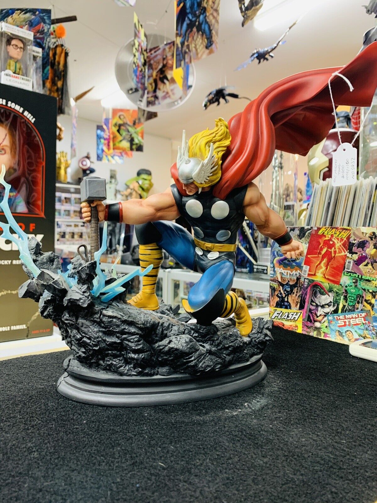 The Mighty Thor Strike Down Statue 1098/1500 Rare - N05432