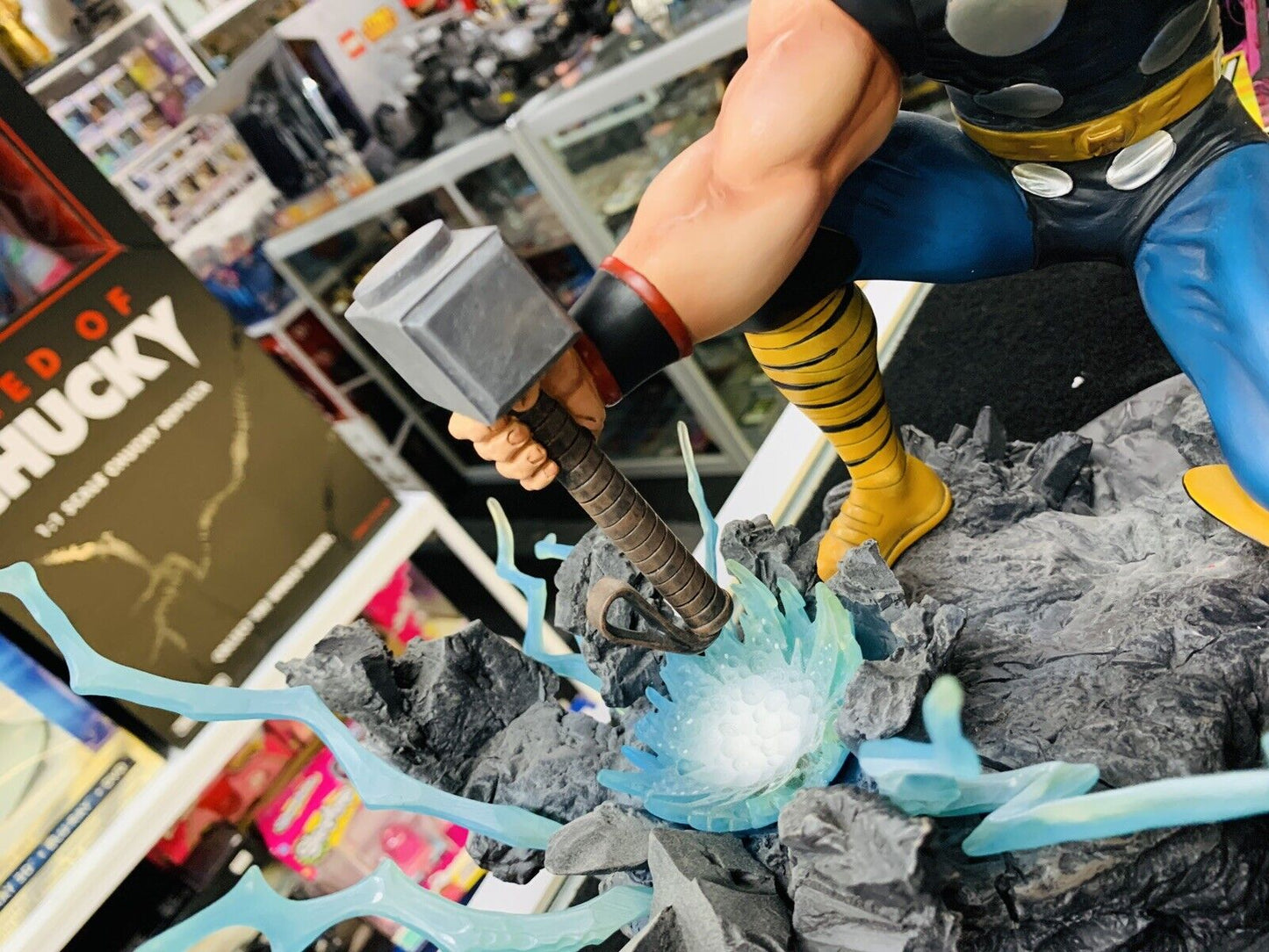 The Mighty Thor Strike Down Statue 1098/1500 Rare - N05432