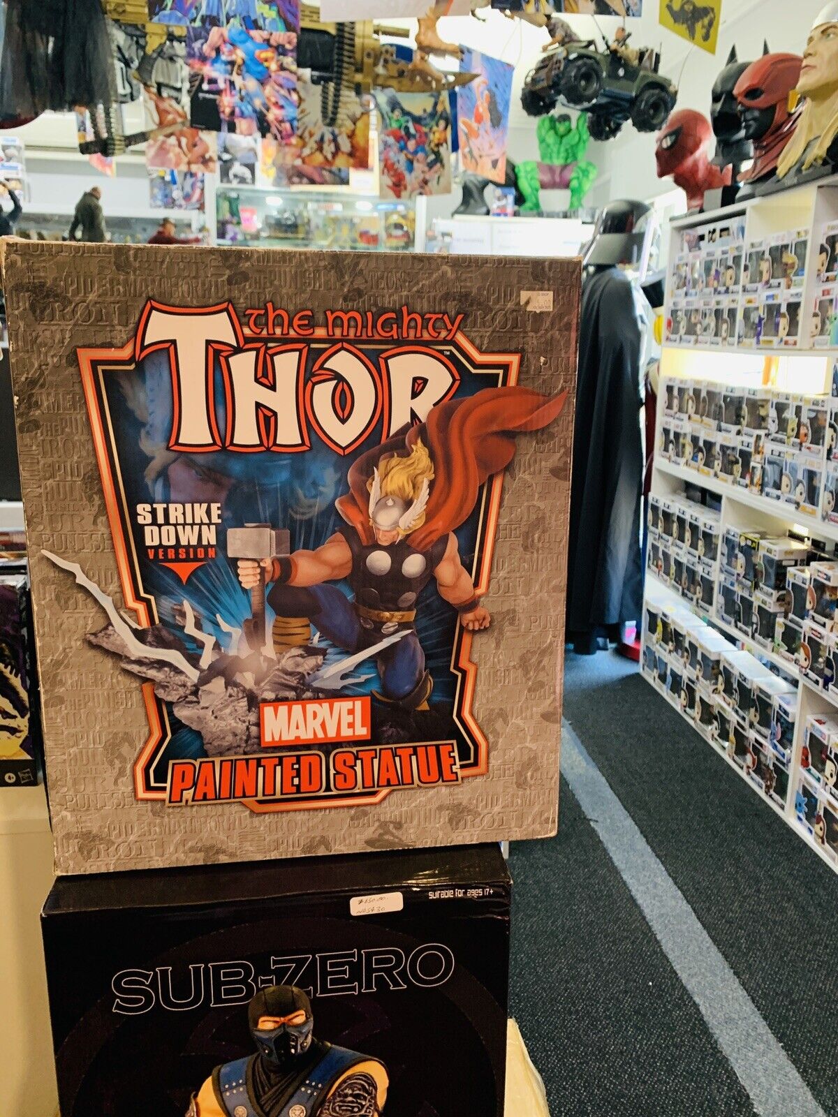 The Mighty Thor Strike Down Statue 1098/1500 Rare - N05432