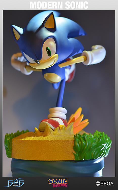 SONIC THE HEDGEHOG: MODERN SONIC STATUE 15"